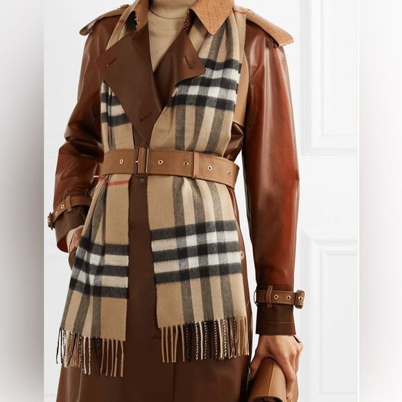 Burberry Reversible cashmere & wool blend scarf- New with Tag - Picture 8 of 9